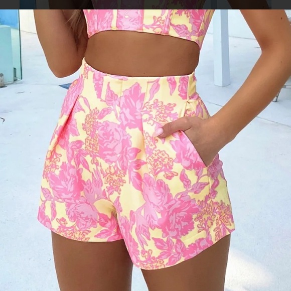 White Fox Boutique Pants - White Fox Boutique Sunshine On My Mind Shorts Summer Blossom NWT Size XS Floral
